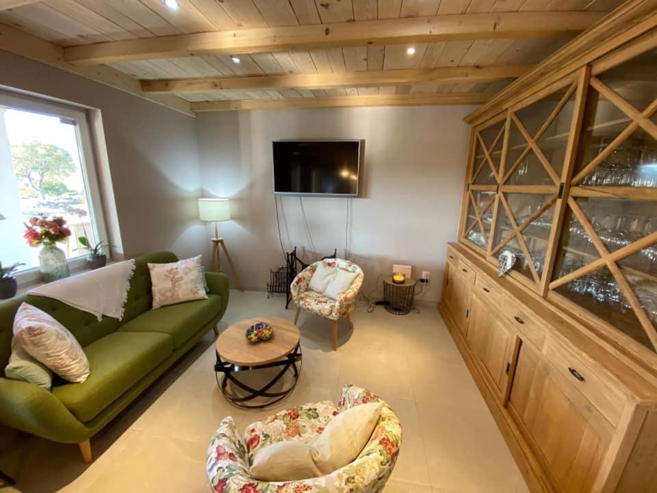 Hotel B&B Mama Mia โอเบรอควาซ ภายนอก รูปภาพ